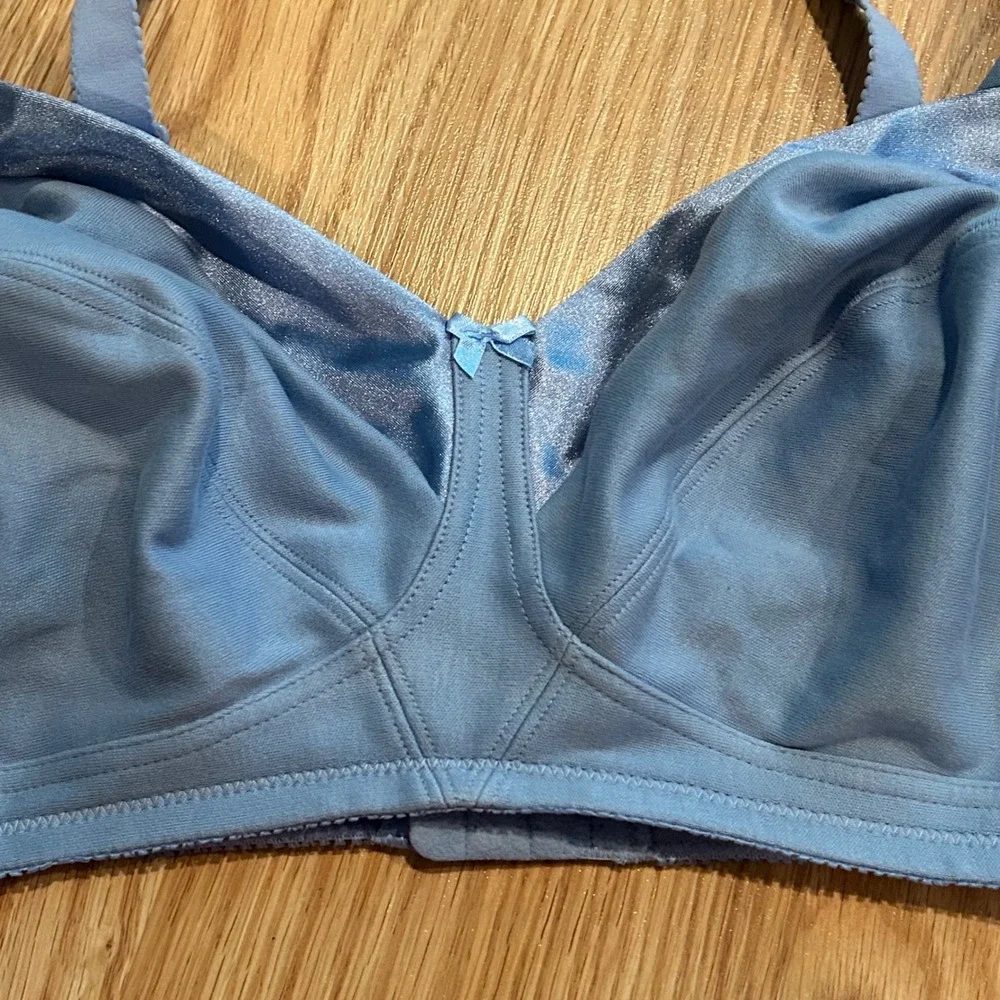 Bestform Wireless Full Coverage Comfort Bra‎ Blue Satin Trim Bow Detail 40DD